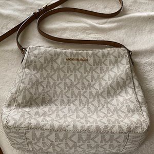 Micheal Kors Jet Set Travel Purse
